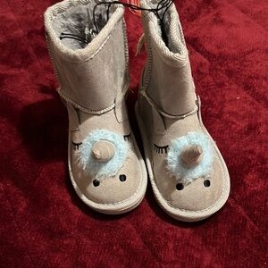 Adorable Gray Kids Boots with Cute Design